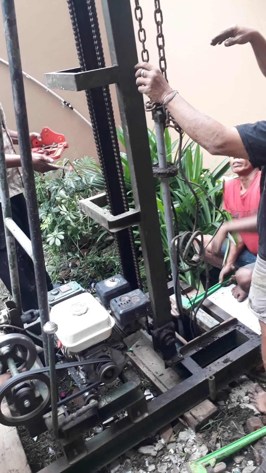 Mesin bor sumur on-site di rumah pelanggan Bandung